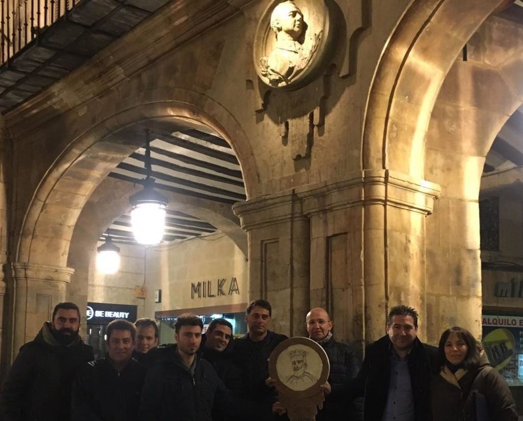 UPL y CCRL piden que el medallón de Franco sea sustituido por uno del rey Alfonso IX