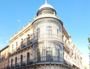 UPL fomentará la puesta en valor de la arquitectura modernista que alberga Salamanca
