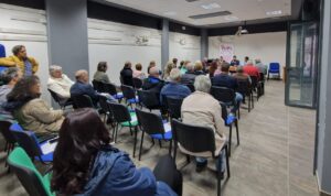 UPL plantea en Cespedosa de Tormes su proyecto ante un salón de actos lleno