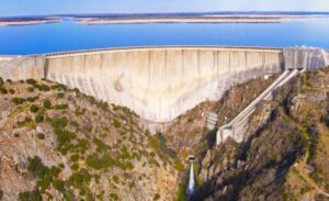 UPL considera que el aparcamiento en la presa de Almendra no vulnera la legislación y pide que vuelva a habilitarse aparcar