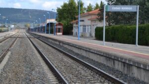 UPL insiste en que se recuperen los servicios ferroviarios en Ciudad Rodrigo y el arreglo de A-62 y A-66.