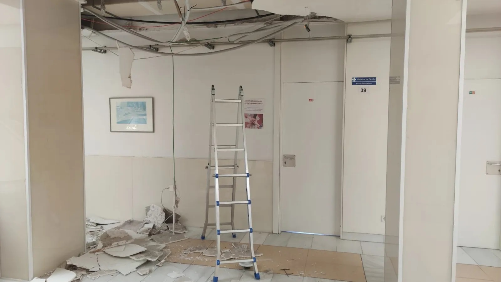 UPL pide explicaciones en las Cortes por las deficiencias del Centro de Salud de Garrido Norte tras el reciente derrumbe de parte de un techo