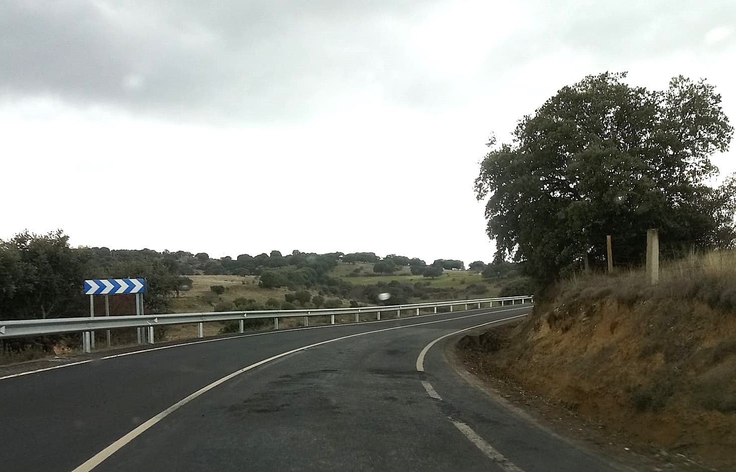 UPL reclama a la Junta la subsanación inmediata de los problemas surgidos en el firme de la SA-104 recién asfaltada entre Guijuelo y Cespedosa