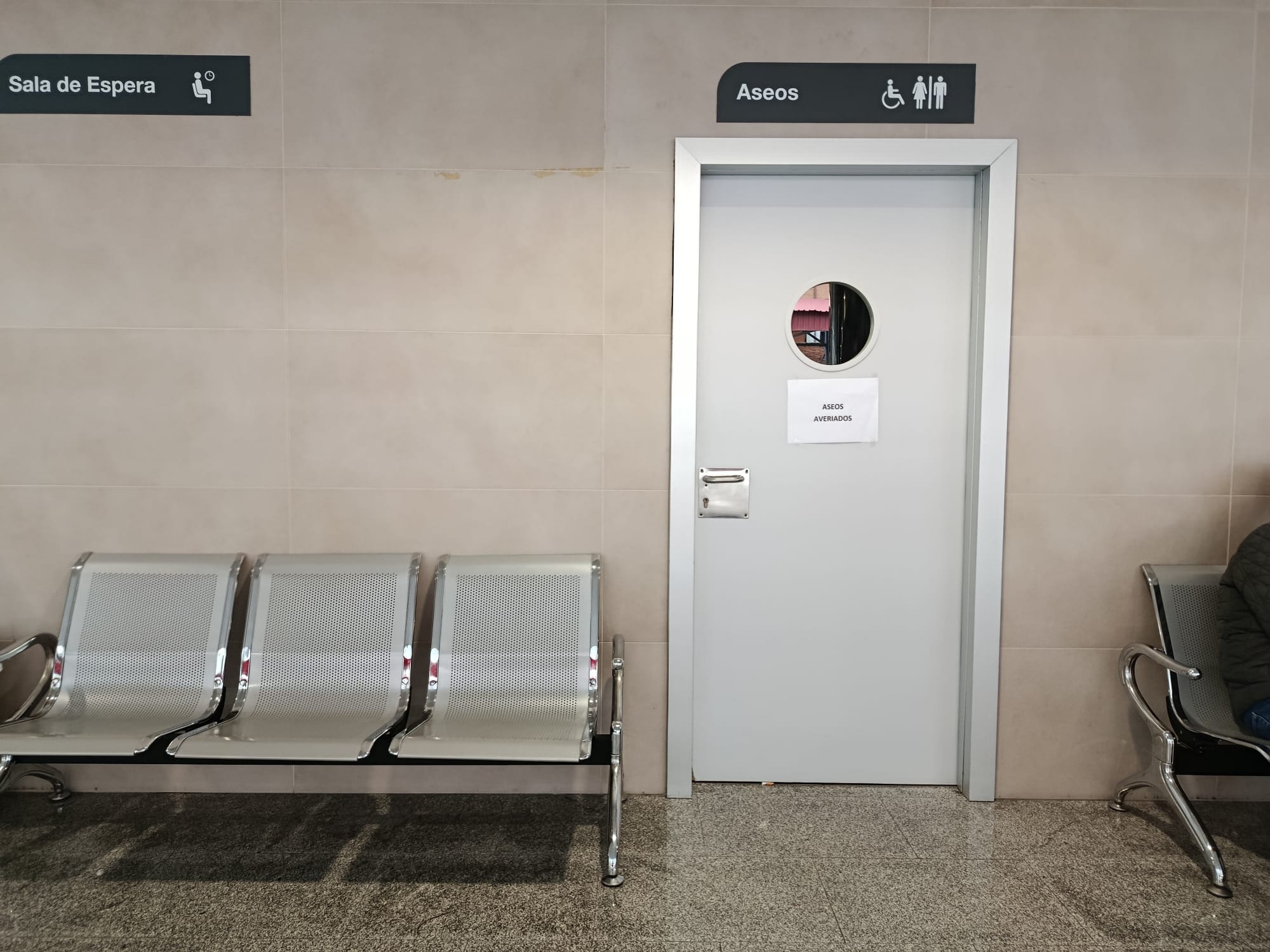 UPL reclama a la Junta que repare los aseos de la estación de autobuses de Béjar, que llevan dos meses cerrados por avería
