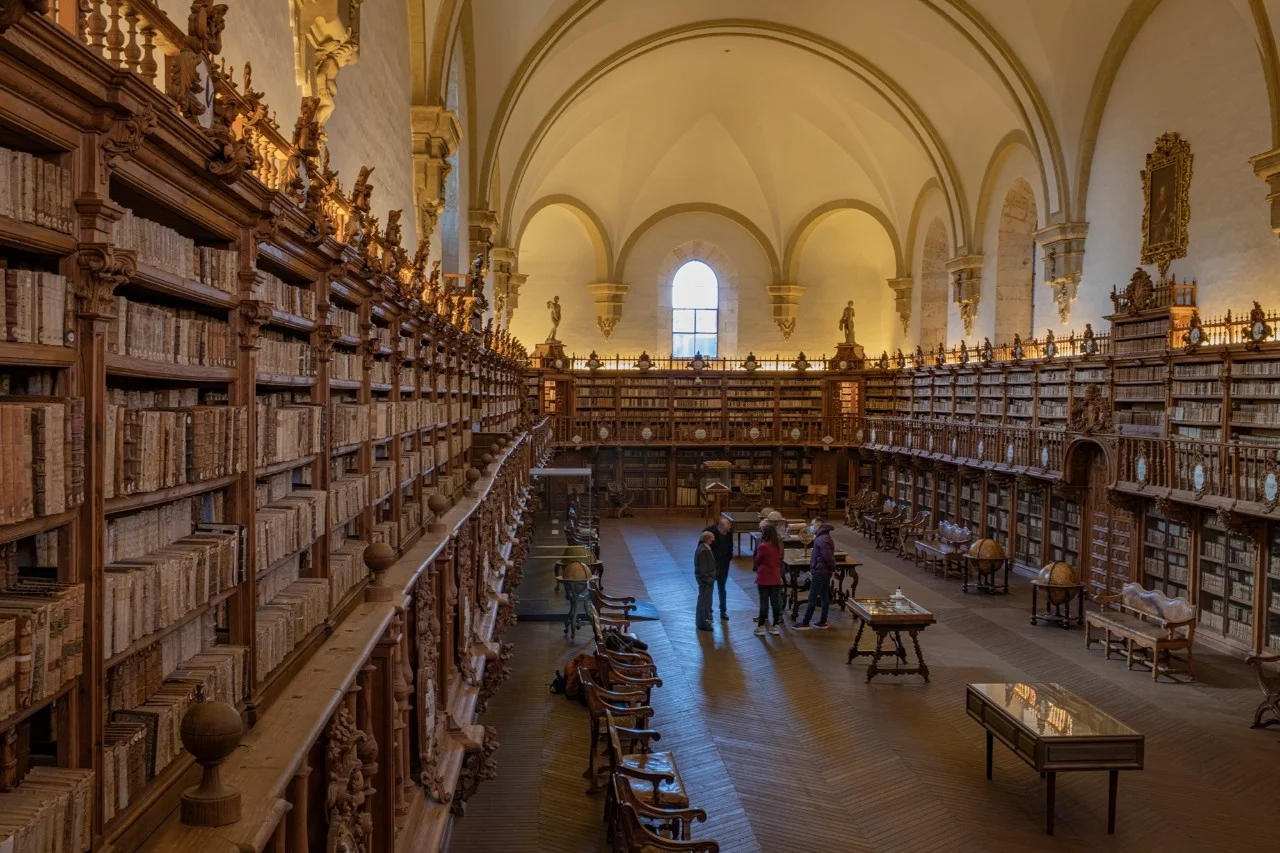 UPL conmemora el Día del Libro ensalzando que Salamanca posee la biblioteca más antigua de Europa.