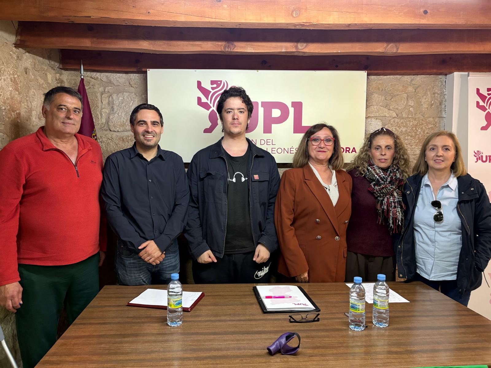UPL se reúne con técnicas en cuidados de enfermería (TCAE) y se compromete a trasladar sus reivindicaciones en las Cortes.