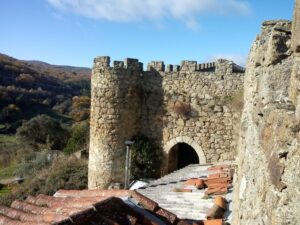 UPL reclama en las Cortes a la Junta que actúe para frenar el deterioro de la muralla de Béjar.