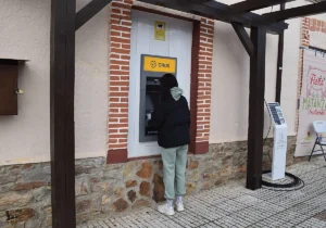UPL reclama a la Junta una línea específica de ayudas permanente para sufragar el coste de mantener o abrir cajeros automáticos en el medio rural.
