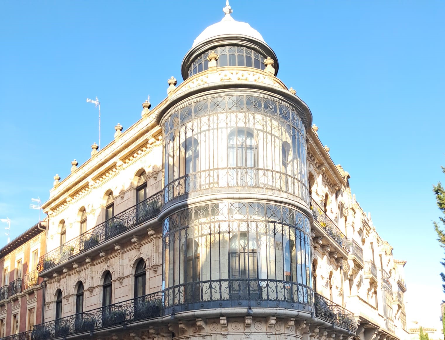 UPL insta a la Junta a promocionar y poner en valor la arquitectura modernista de Salamanca, Guijuelo y Béjar.