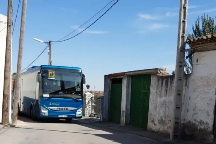 UPL reclama en Cortes el refuerzo de los autobuses a Alba de Tormes para garantizar que los alumnos de FP del Leonardo da Vinci puedan acudir a su instituto.